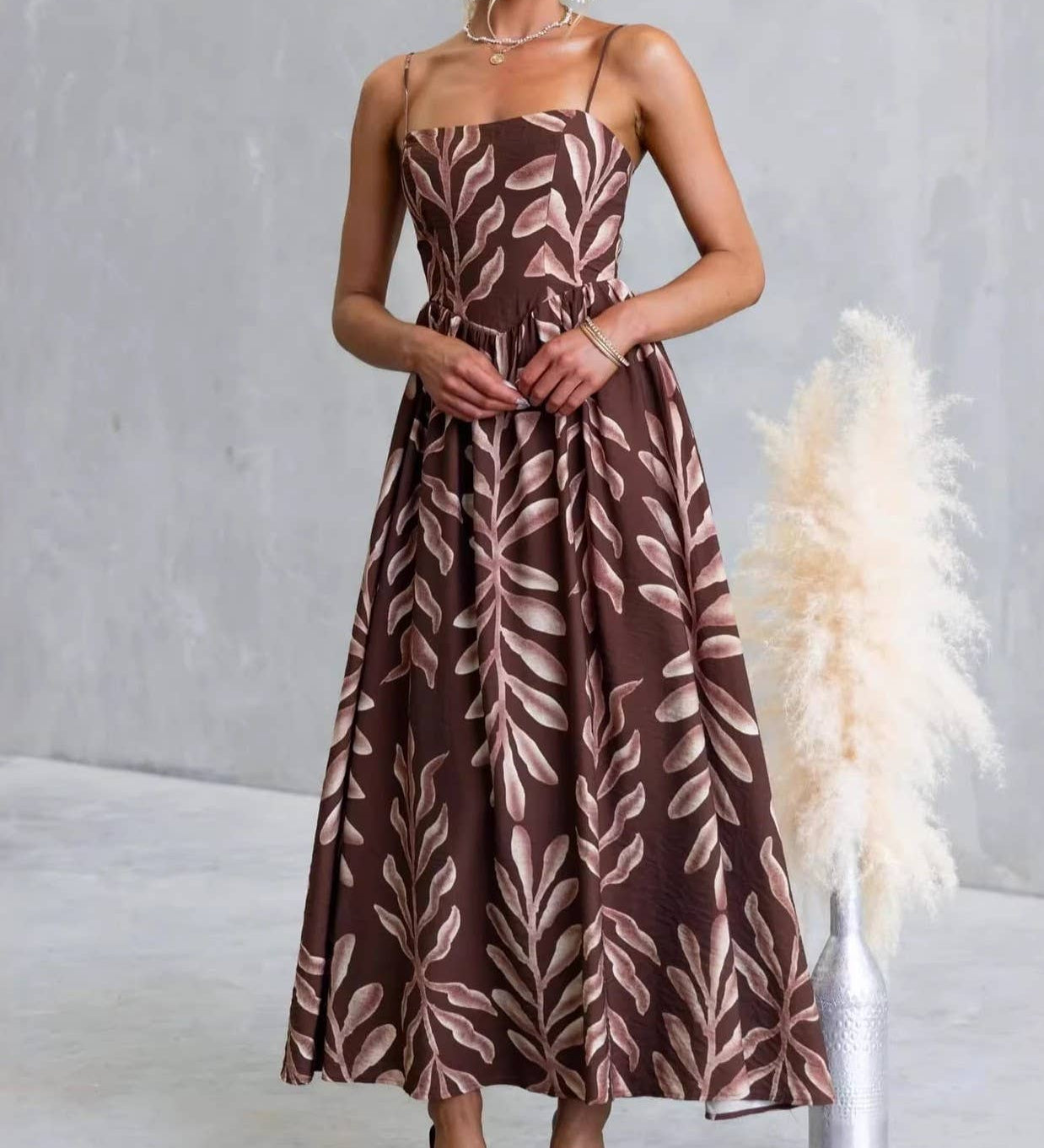 Rosa Clothing - Tropical Leaf Print Spaghetti Strap Flowy Swing Dress
