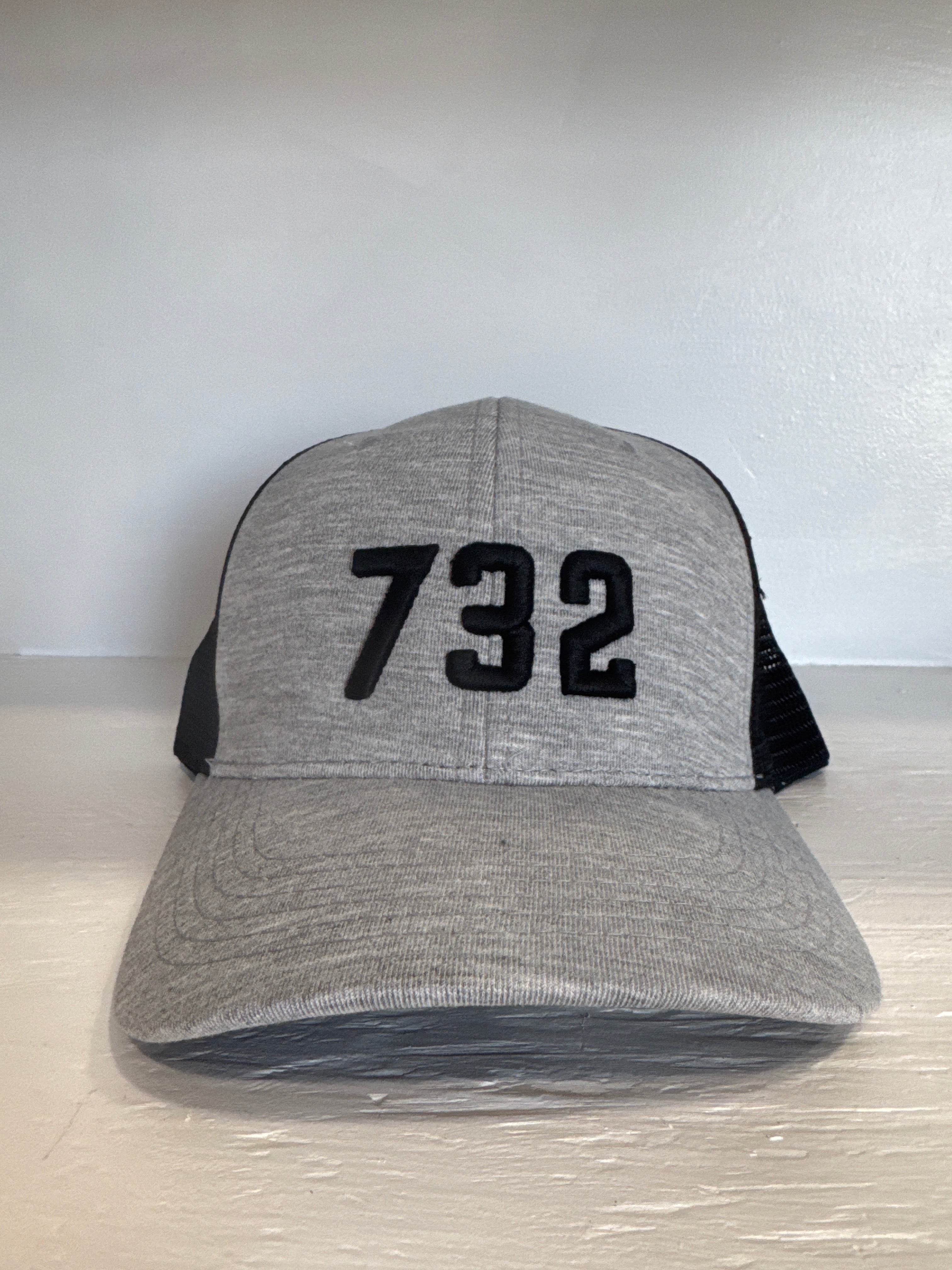 732 Raised embroidered hat
